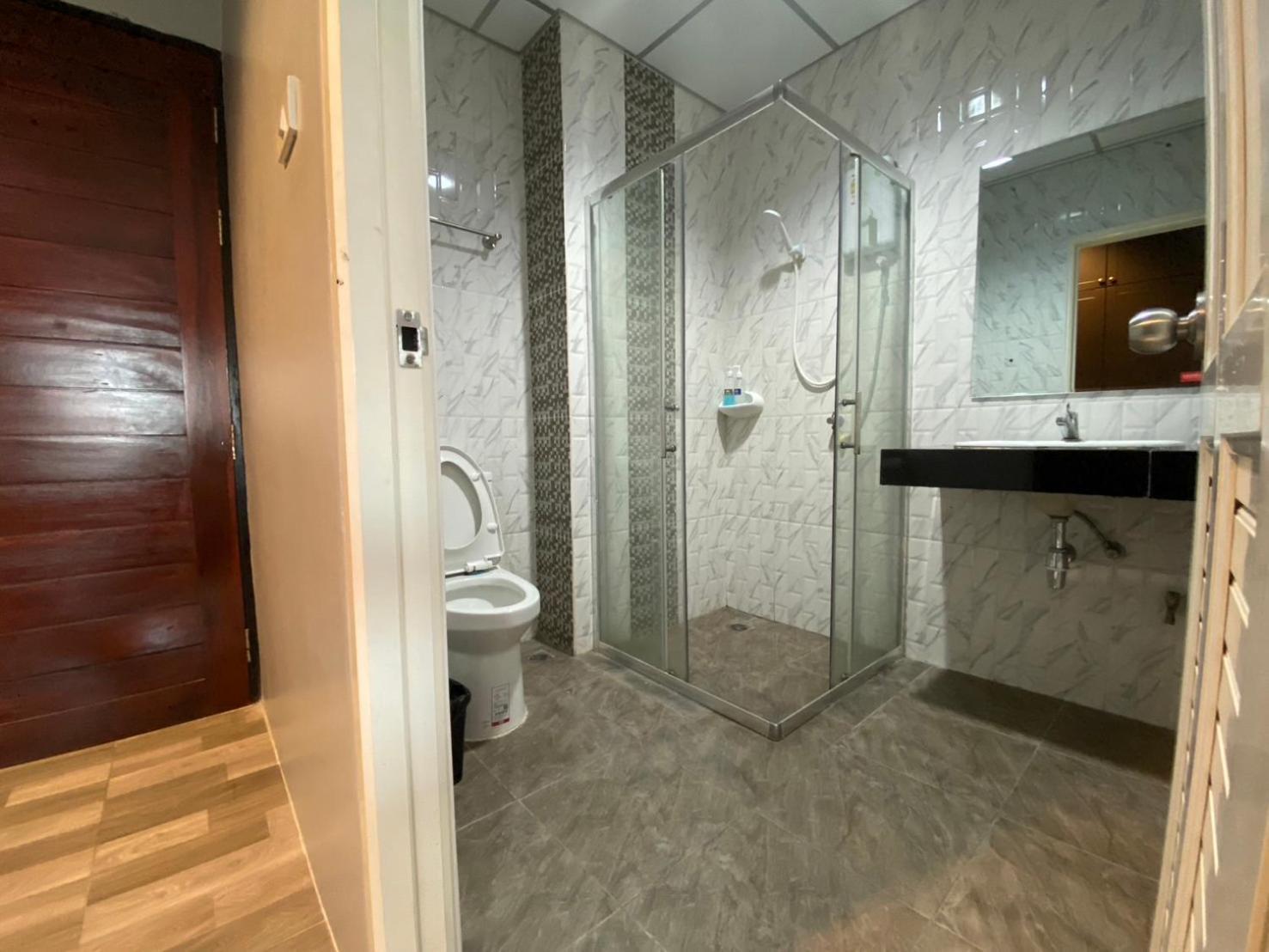 Grand Inter Hotel Samut Sakhon Стая снимка